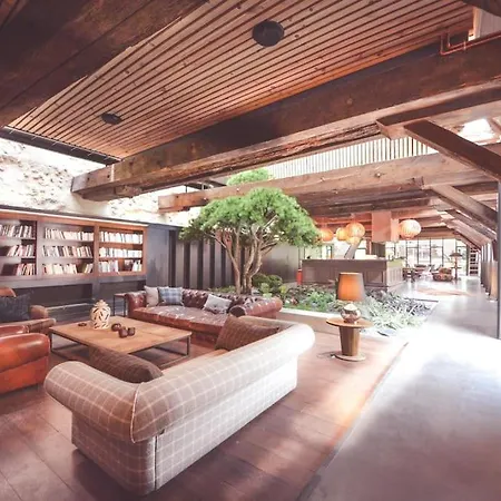 Splendide Chai 700 M2 Bordeaux